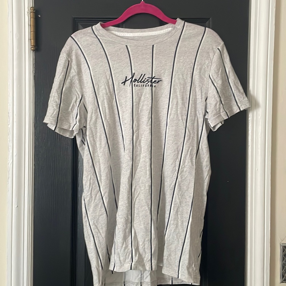 Hollister t shirt